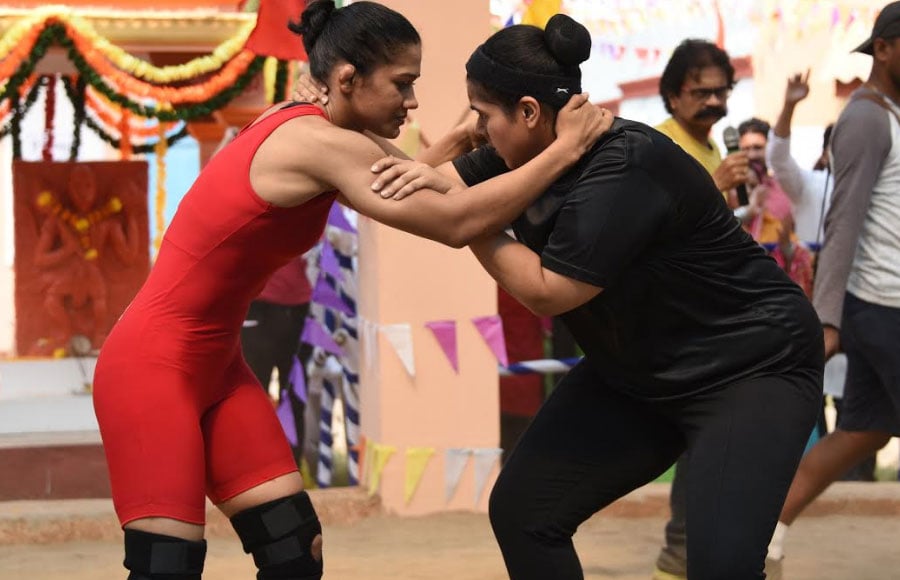 Badho Bahu fights it out with Babita Phogat in the ring!