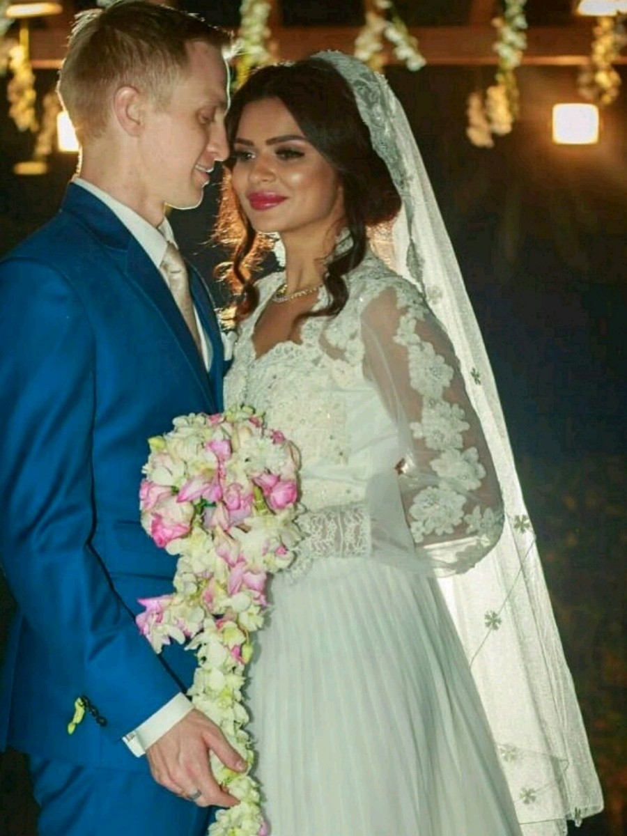 In pics: Aashka Goradia and Brent Goble's white wedding!