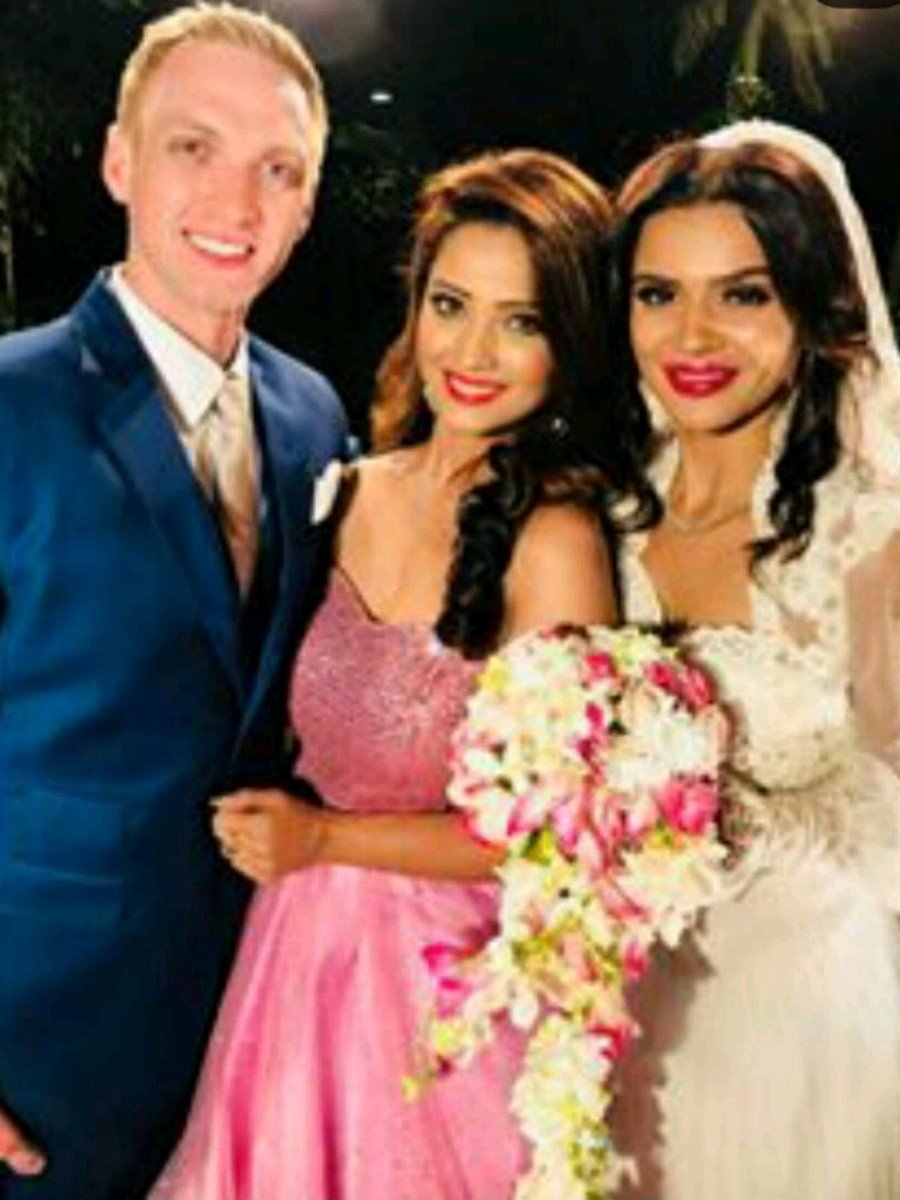 In pics: Aashka Goradia and Brent Goble's white wedding!