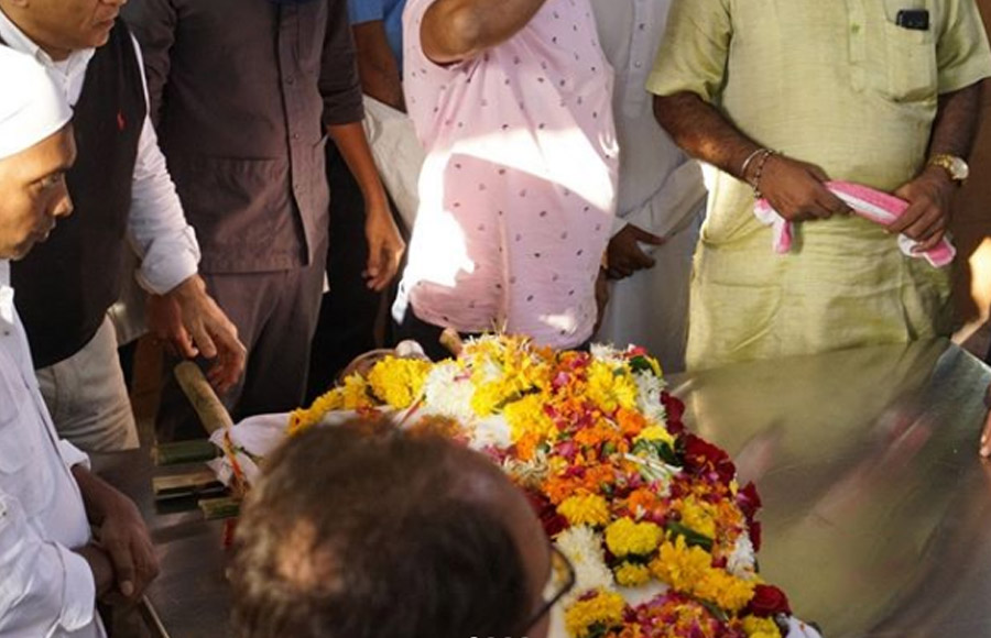 B'Town pays last respects to Neeraj Vora 