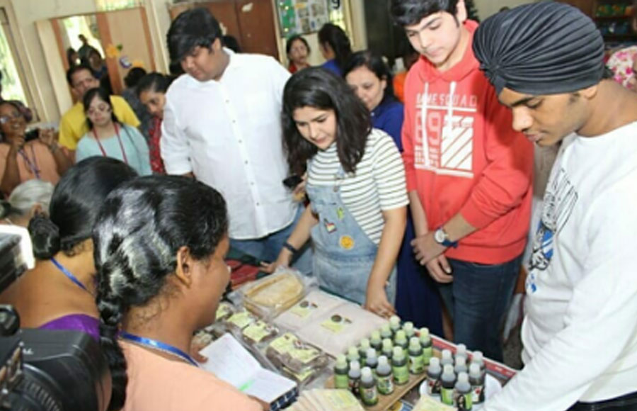 Taarak Mehta's young actors inaugurate handicraft work exhibition 