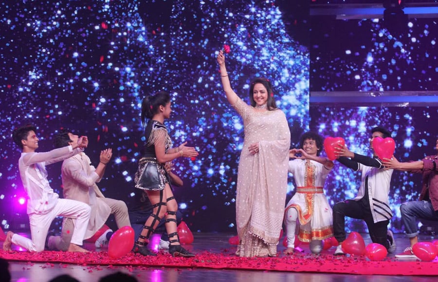 Hema Malini and Swami Ramdev grace Dance India Dance 