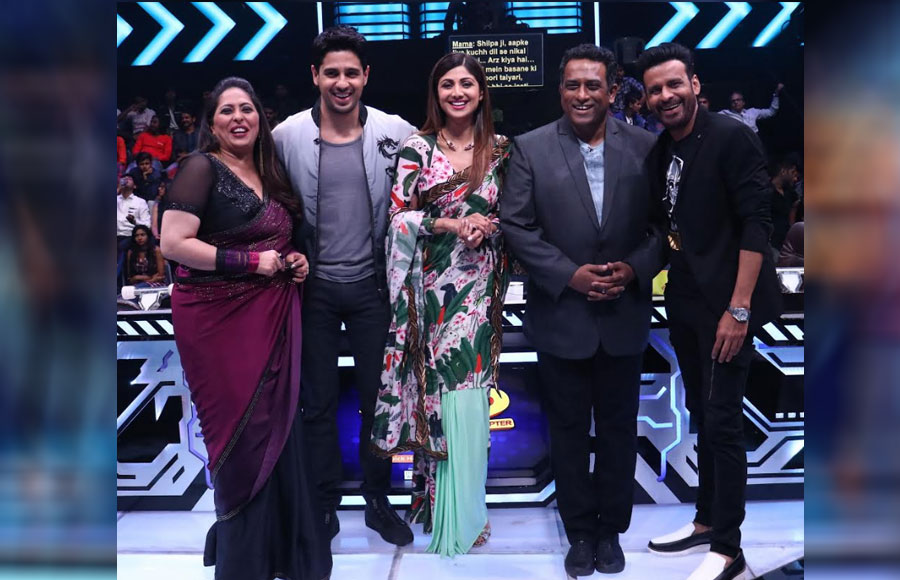 Siddharth Malhotra and Manoj Bajpai grace Sony TV's Super Dancer 