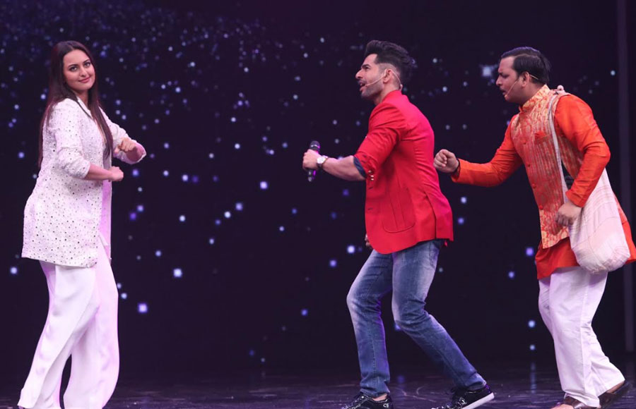 Dabangg girl Sonakshi Sinha graces Super Dancer 