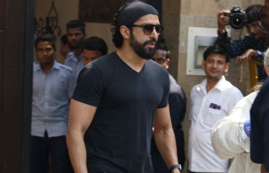 Bollwood fraternity rushes to Anil Kapoor's residence to condole the family