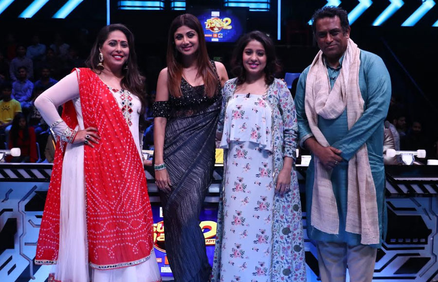 Ajay Devgn, Ileana D Cruz & Sunidhi Chauhan in Super Dancer 