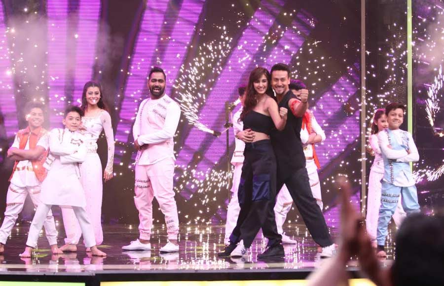 Tiger and Disha attend Super Dancer Chapter 2 with Manish Paul 