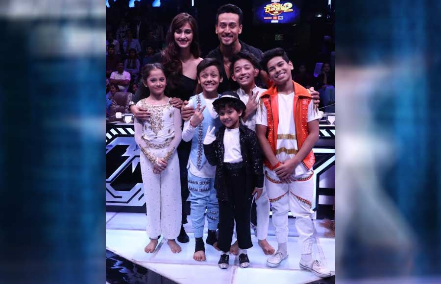 Tiger and Disha attend Super Dancer Chapter 2 with Manish Paul 