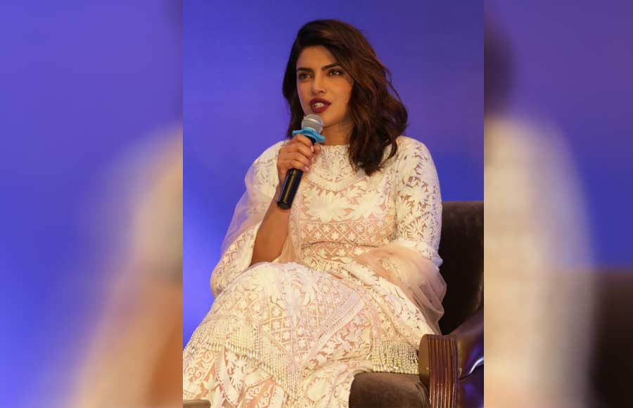  Desi girl Priyanka Chopra at a book launch! 