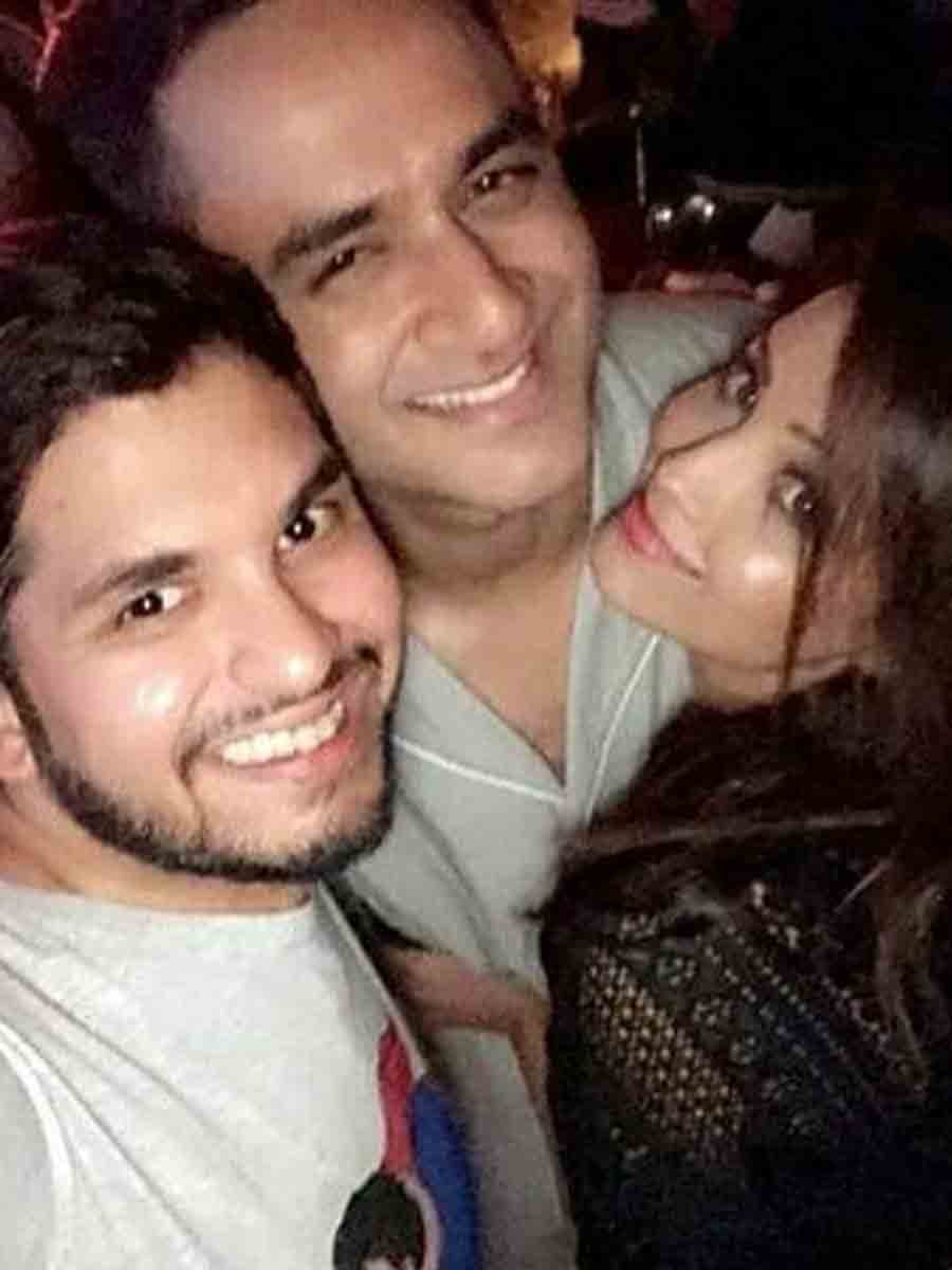 Celebs party hard at Vikas Gupta's birthday bash 