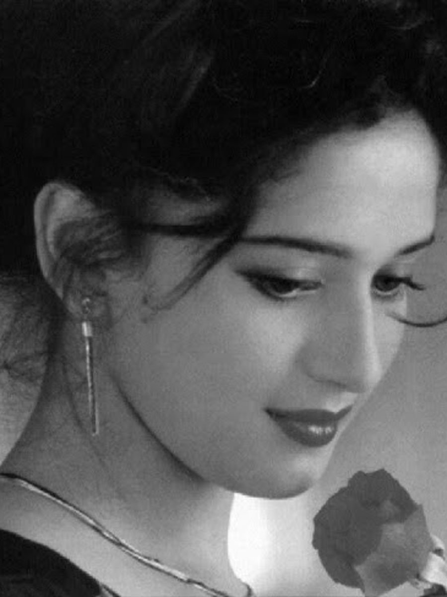 Birthday special: Rare pictures of Madhuri Dixit that made us go Dhak Dhak!!!