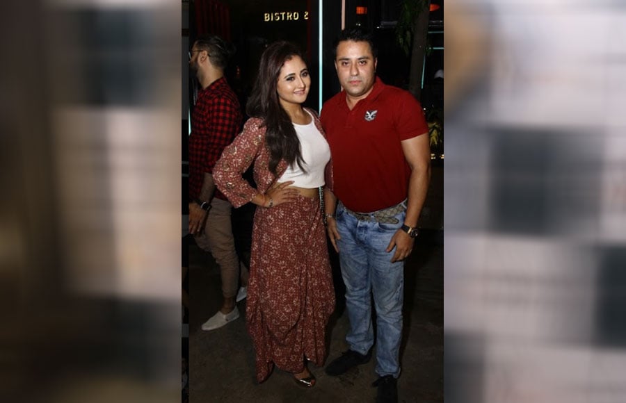 Ankita, Rashami, Karanvir & others party hard at a birthday bash! 