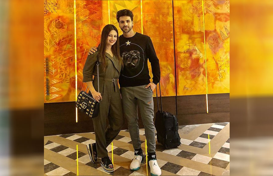 Vivek romancing his wife Divyanka in Maldives 