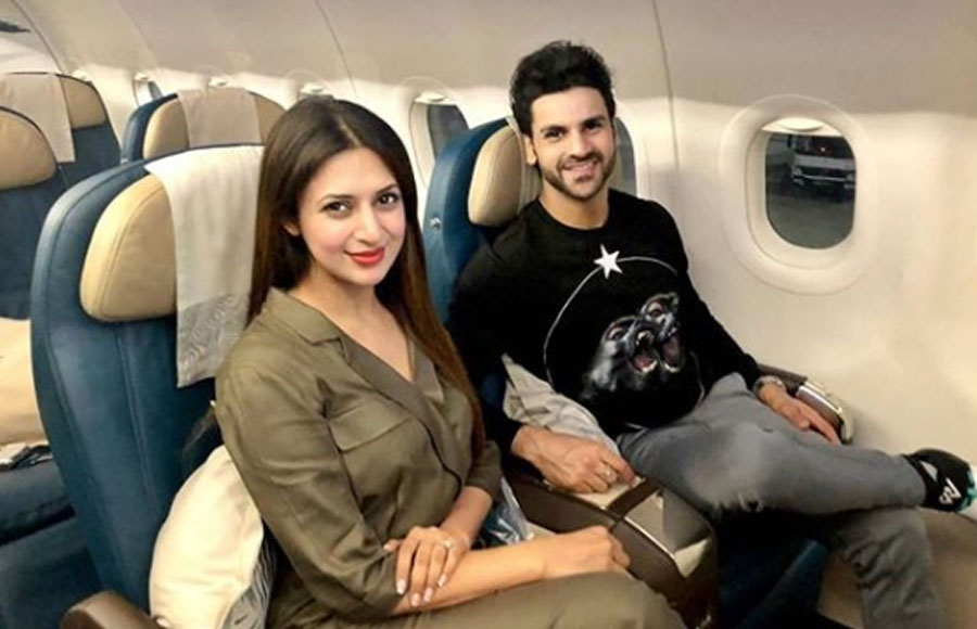 Vivek romancing his wife Divyanka in Maldives 