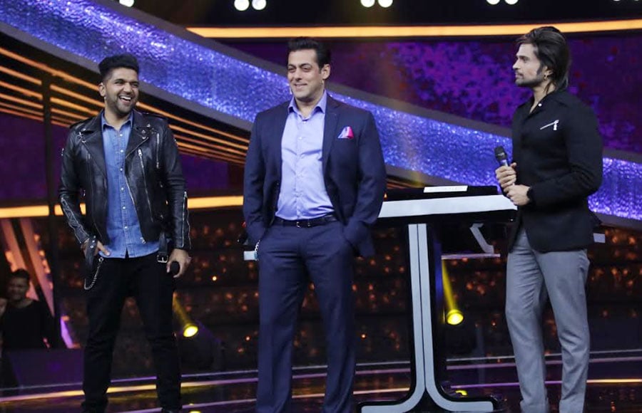 Guru Randhawa and Himesh Reshammiya have a blast with Salman Khan on 10 Ka Dum 