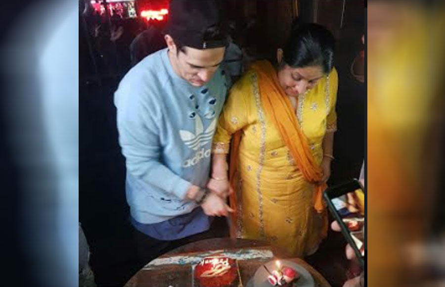 Inside Pics of Bigg Boss fame Priyank Sharma's B'day bash!