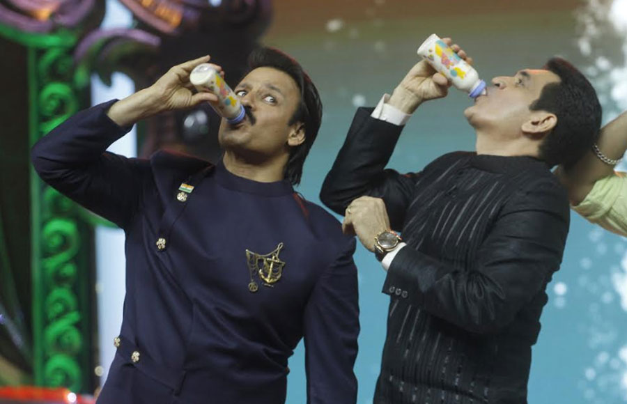 Vivek Oberoi and Omung Kumar get high on milk