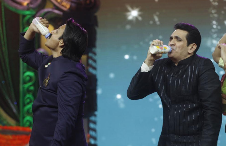 Vivek Oberoi and Omung Kumar get high on milk