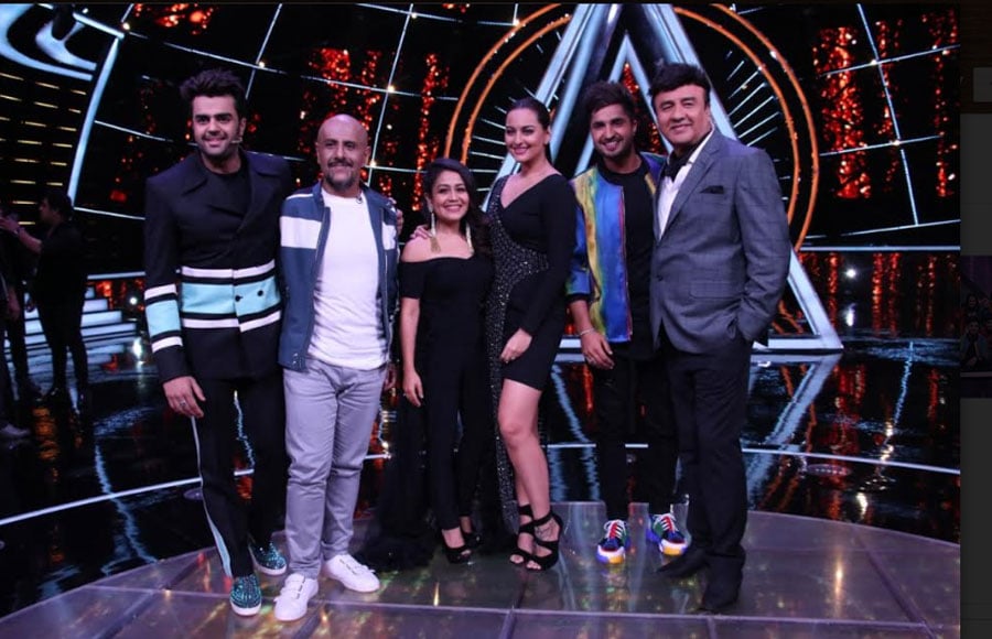 Sonakshi Sinha and Jassi Gill groove to the tunes of Indian Idol 10 contestants