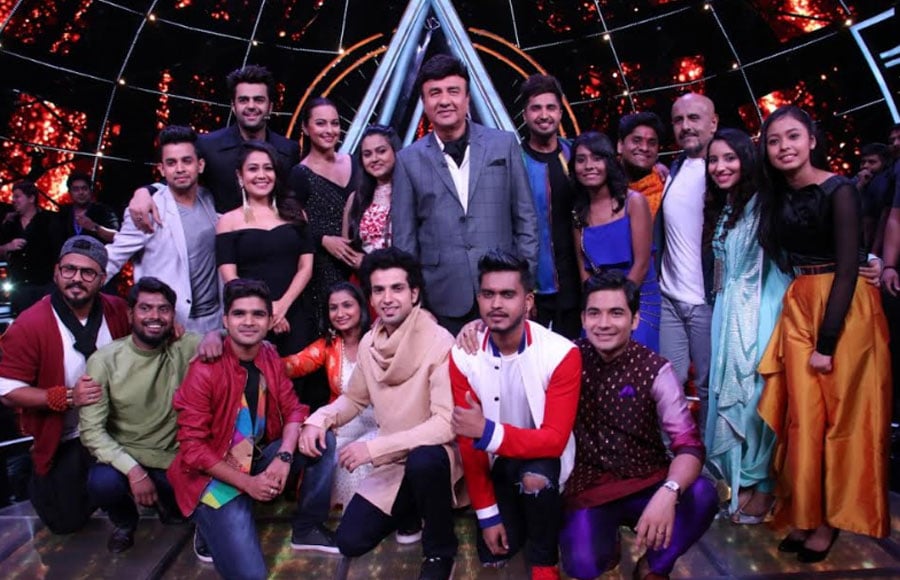 Sonakshi Sinha and Jassi Gill groove to the tunes of Indian Idol 10 contestants