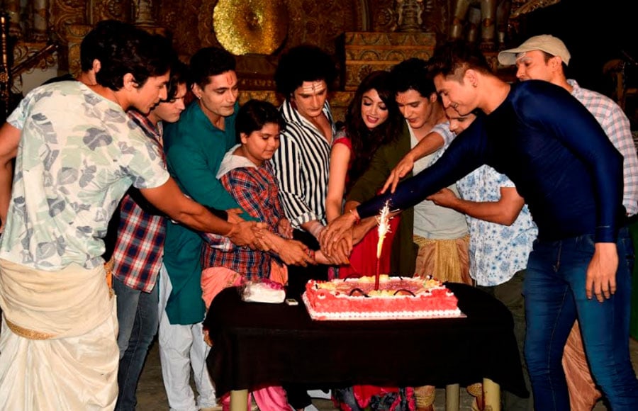 ‘Vighnaharta Ganesh’ completes a year and the cast can't keep calm! 