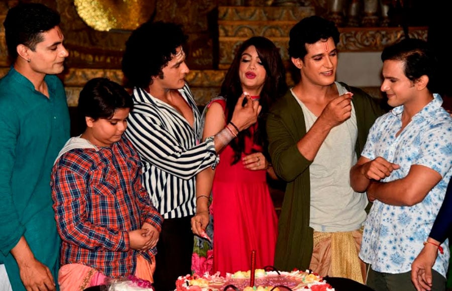 ‘Vighnaharta Ganesh’ completes a year and the cast can't keep calm! 