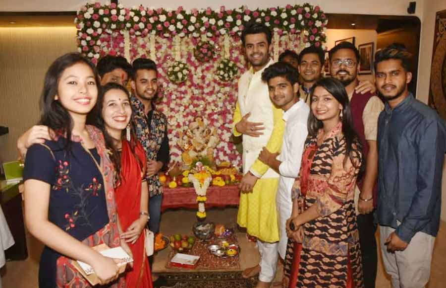 Indian Idol contestants celebrate Ganesh Chaturthi with Maniesh Paul