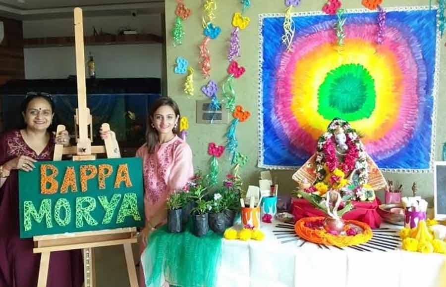 TV actors welcome bappa at home 