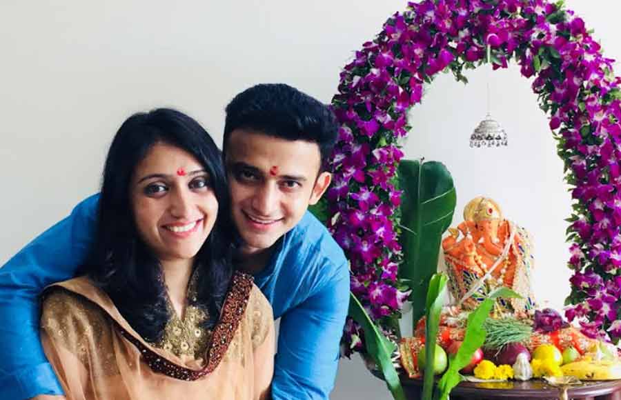 TV actors welcome bappa at home 