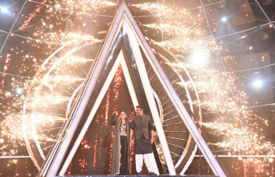 Kajol and Ajay Devgn grace Indian Idol