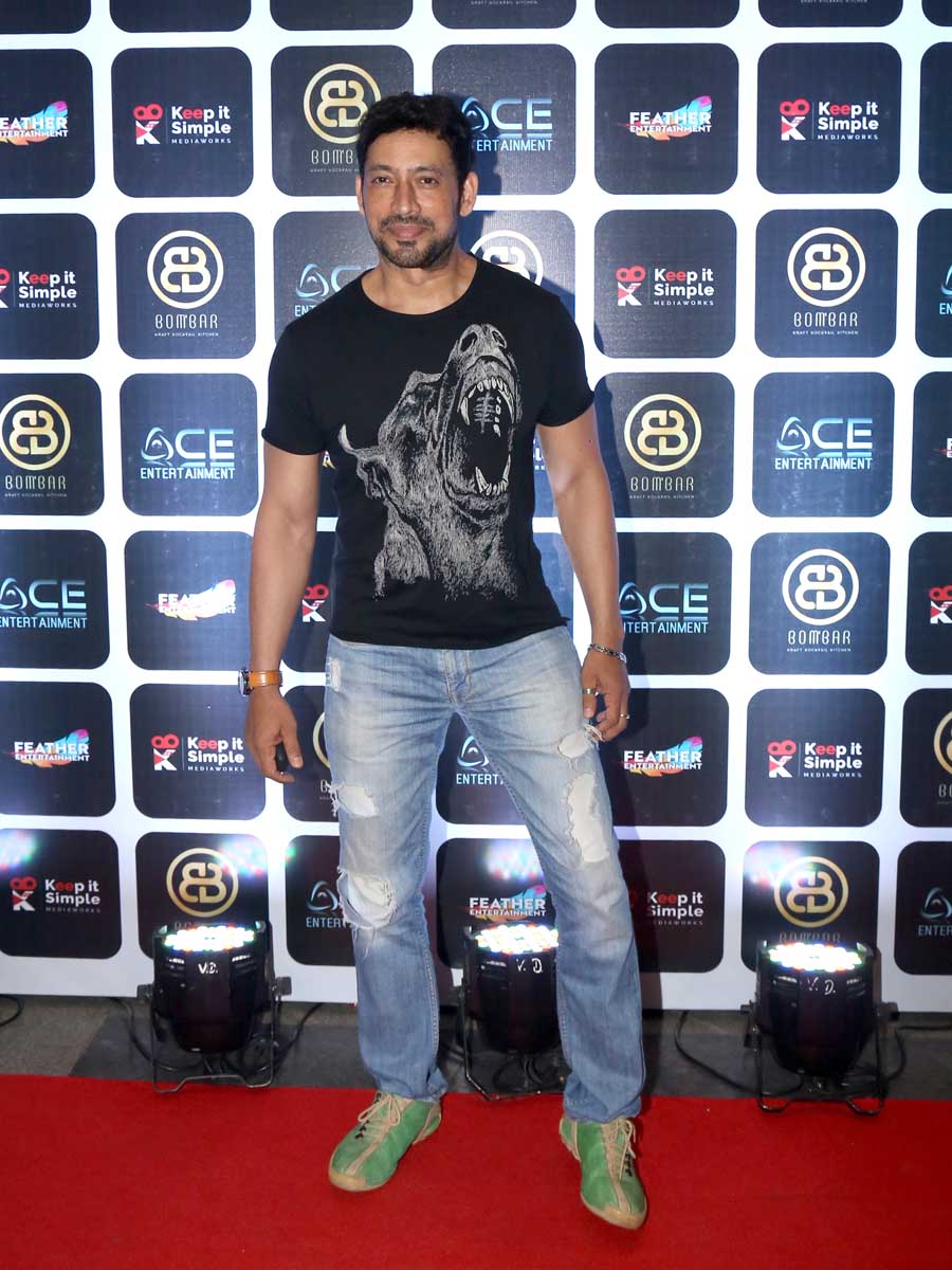 Popular TV celebs at the launch of a lounge 