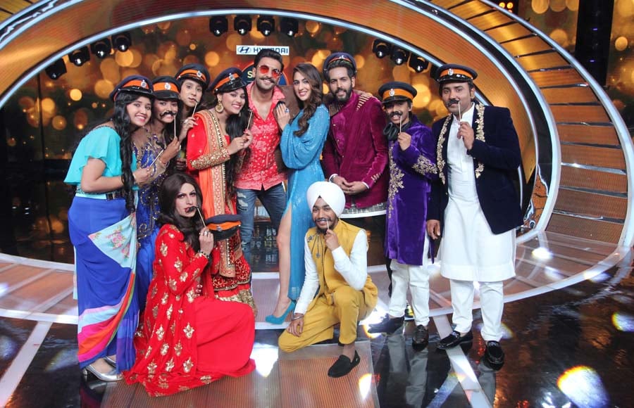  Ranveer Singh and Sara Ali Khan grace the sets of Sa Re ga Ma Pa