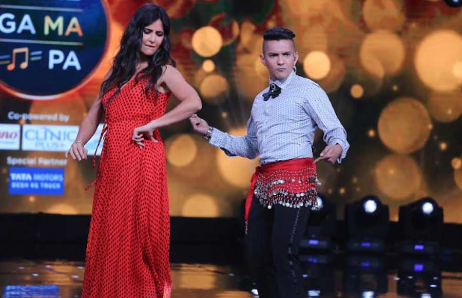 Aditya Narayan's belly dance for Katrina Kaif on Sa Re Ga Ma Pa sets