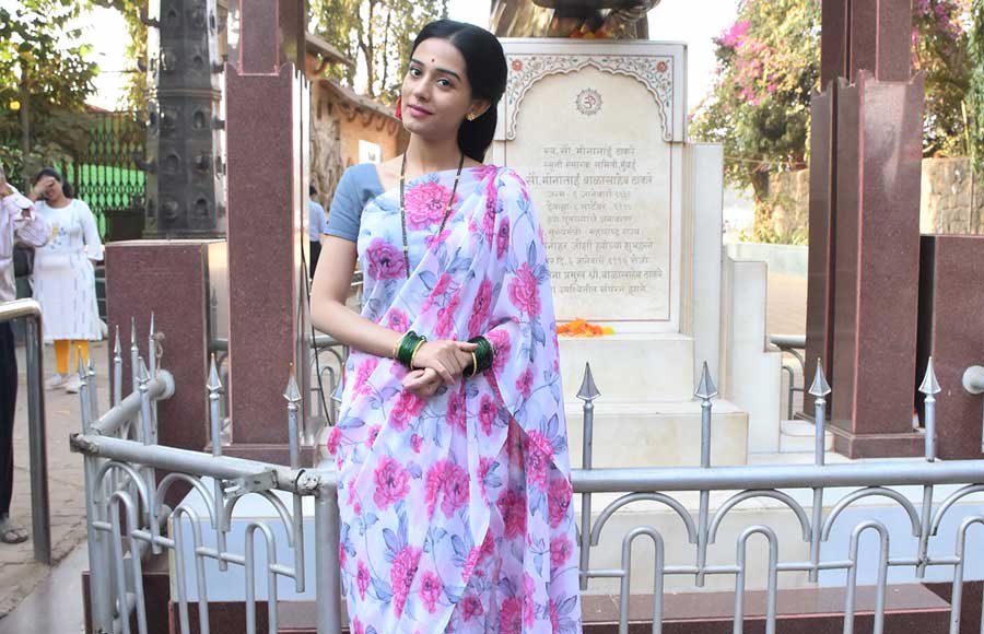 Amrita Rao dons Meenaitai Thackeray's look to promote Thackeray