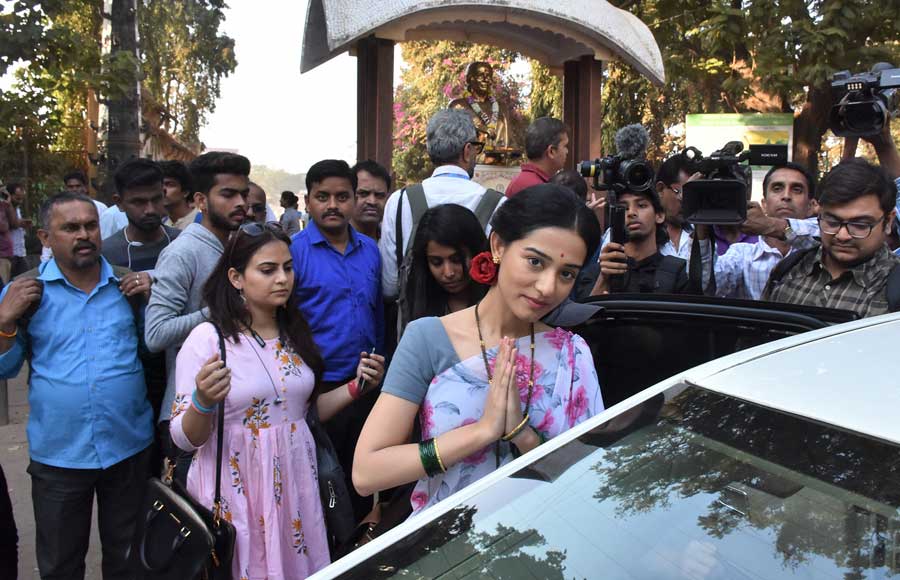 Amrita Rao dons Meenaitai Thackeray's look to promote Thackeray