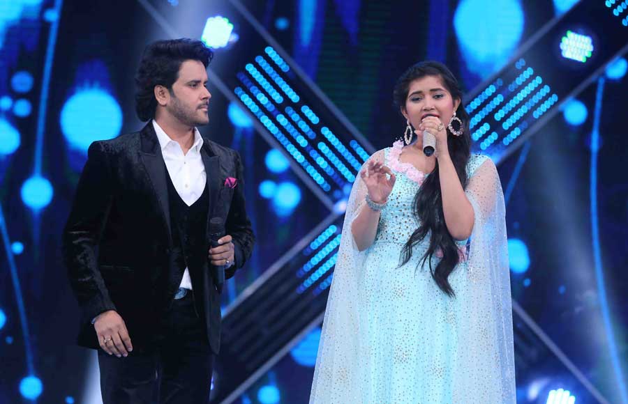 Sunidhi Chauhan Performs at Sa Re Ga Ma Pa Finale