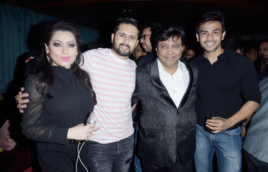 Celebs attend birthday bash of Manik Soni