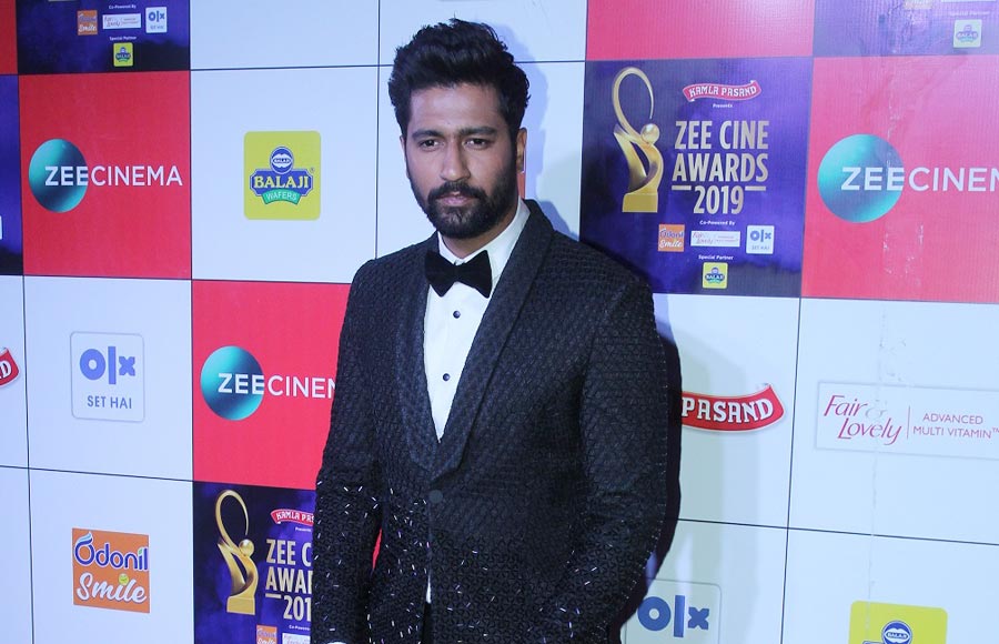 Bollywood Celebs put their best foot forward at an awards night