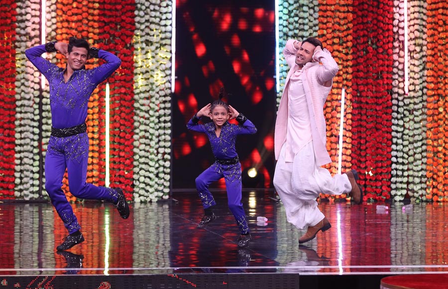 Kalank actors grace the sets of Super Dancer 3