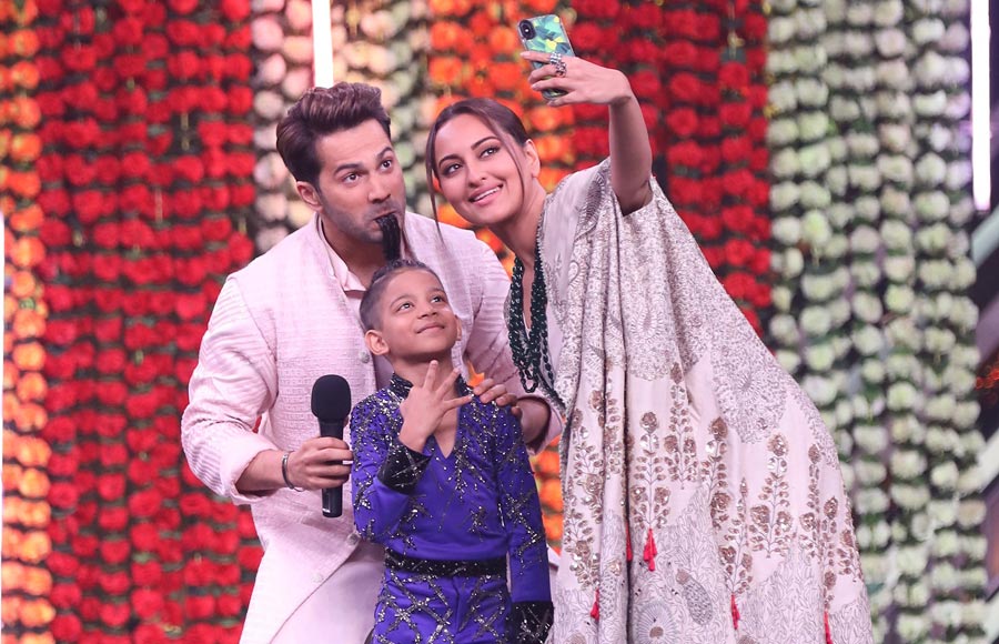 Kalank actors grace the sets of Super Dancer 3