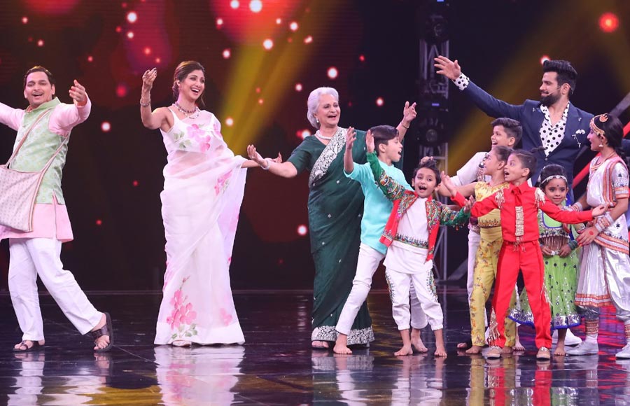 Veteran stars Asha Parekh and Waheeda Rehman grace Super Dancer 3