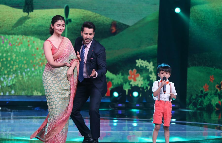 Alia Bhatt and Varun Dhawan dance to Li’l Champ Swaransh’s tunes