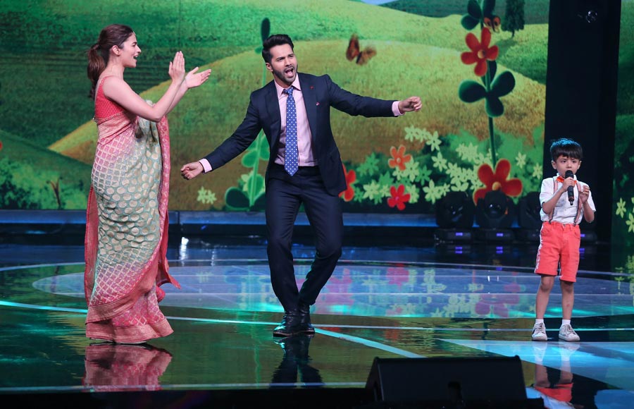 Alia Bhatt and Varun Dhawan dance to Li’l Champ Swaransh’s tunes