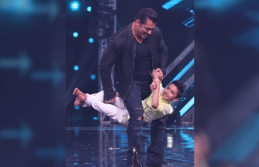 Salman-Katrina promote Bharat on Super Dancer Chapter 3