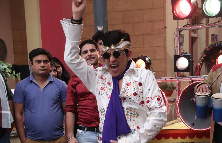 Aasif Sheikh and Saumya Tandon dance to the tunes of Jimmy Jimmy in &TV’s Bhabiji Ghar Par Hai