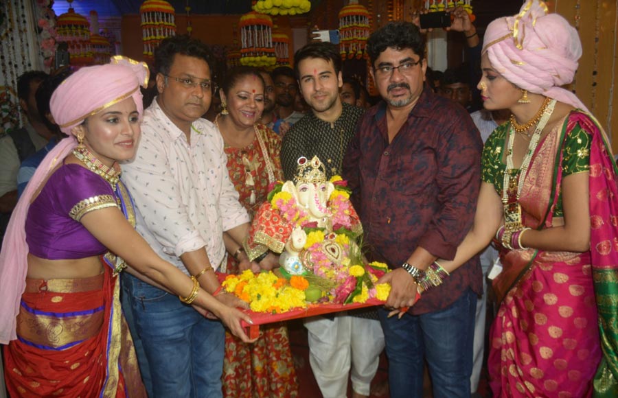 Ganpati Visarjan at Rajan Shahi's Ye Risthey Hai Pyar Ke set