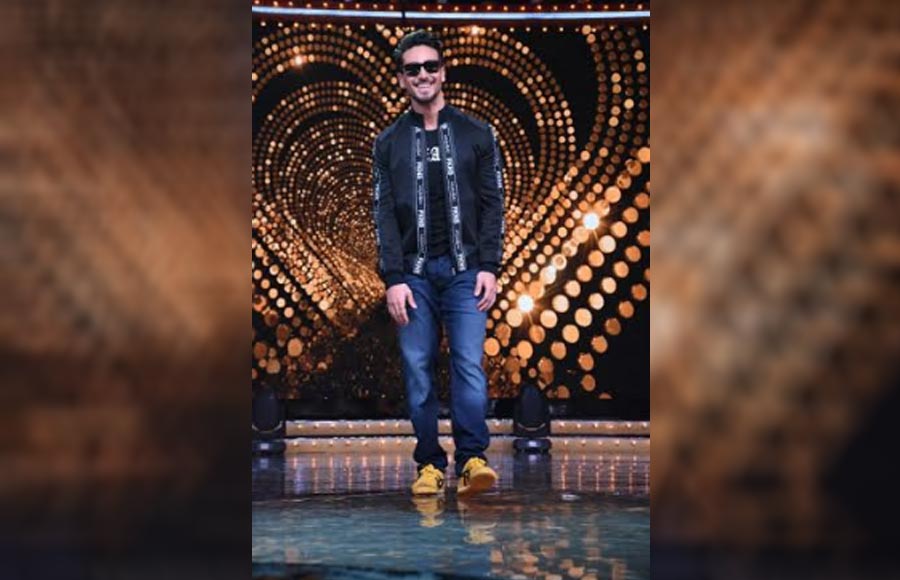 Hrithik Roshan, Vaani Kapoor and Tiger Shroff on the sets of Nach Baliye 9