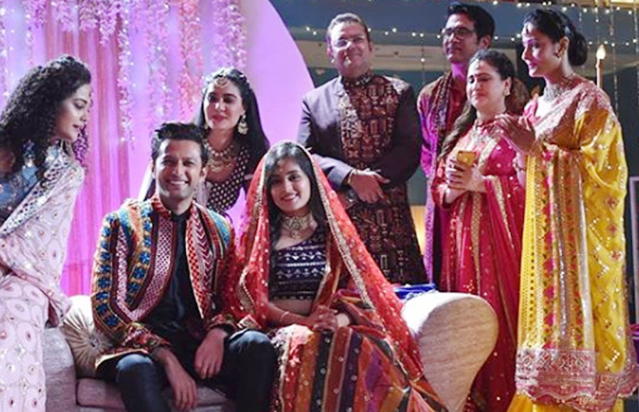 From the sets of Star Plus' Yeh Rishtey Hain Pyaar Ke