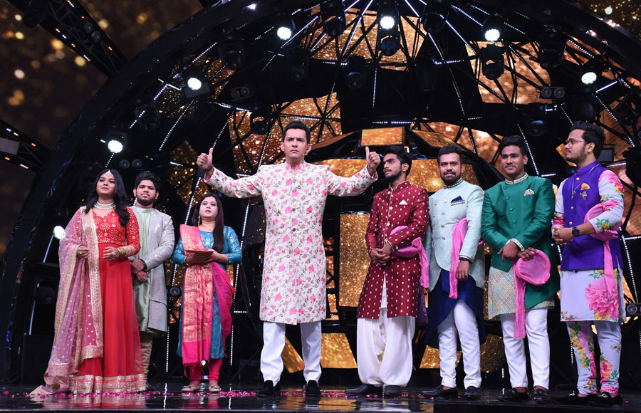 In pics: Neha Kakkar and Aditya Narayan's shaadi special in Indian Idol