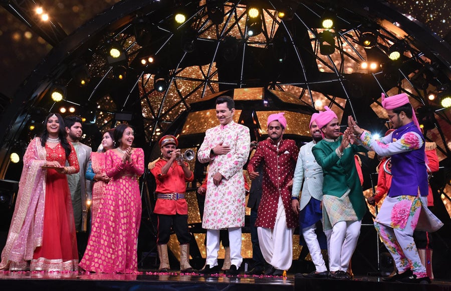 In pics: Neha Kakkar and Aditya Narayan's shaadi special in Indian Idol